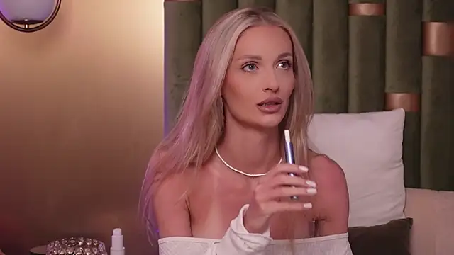 Snapshot of AmeliaAngel chatting on June 24, 7:55 pm AmeliaAngel online show from June 24, 7:55 pm