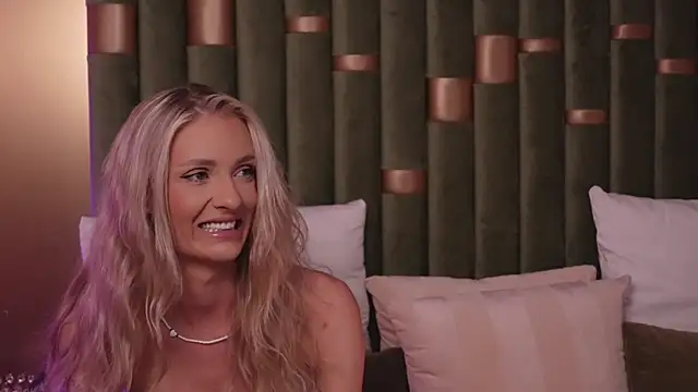 Snapshot of AmeliaAngel chatting on July 8, 6:30 pm AmeliaAngel online show from July 8, 6:30 pm