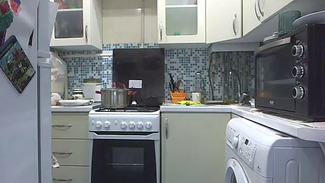 AmandaSexyLAX online show from February 13, 6:30 pm