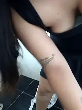 zaraluxx1 online show from January 14, 7:39 pm