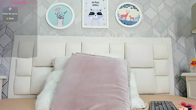 laura rouse7 online show from February 10, 7:46 pm