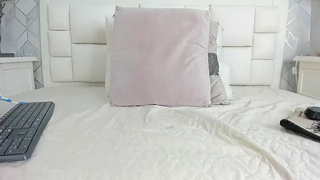 laura rouse7 online show from February 5, 7:43 pm