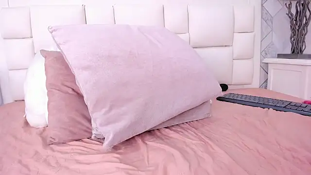 laura rouse7 online show from January 14, 11:52 pm