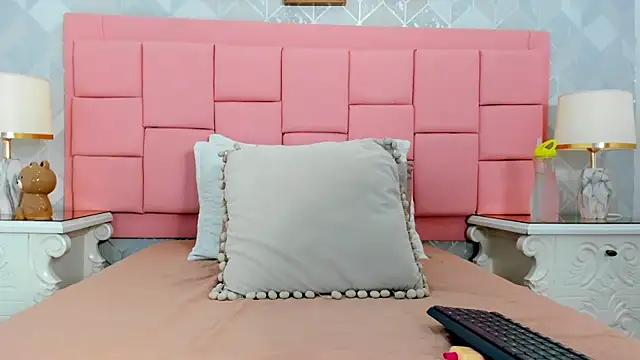 laura rouse7 online show from January 14, 11:47 am