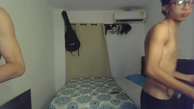 Snapshot of pocket_loversxxx chatting on February 21, 7:21 am pocket loversxxx online show from February 21, 7:21 am