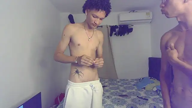 Snapshot of pocket_loversxxx chatting on March 3, 5:47 am pocket loversxxx online show from March 3, 5:47 am