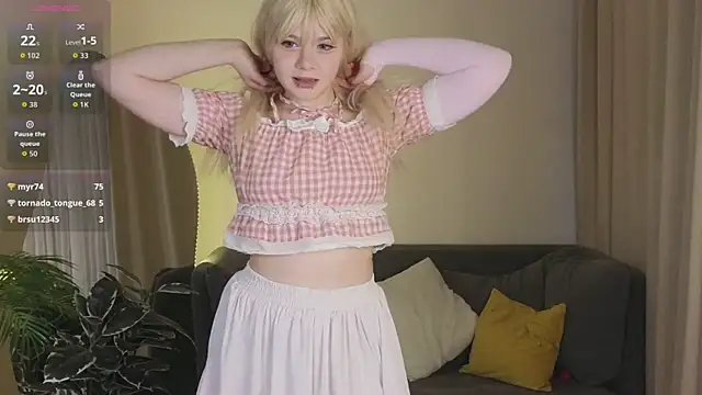 Snapshot of mellybloom chatting on January 13, 8:18 am mellybloom online show from January 13, 8:18 am