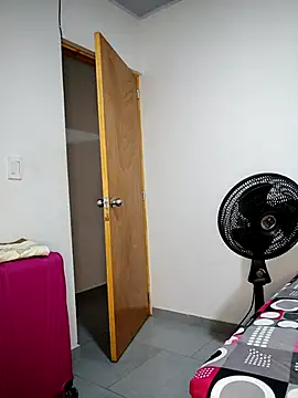 IIv0ryN0IIReX-XX online show from February 18, 12:23 pm