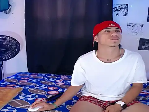 Snapshot of YourSecretCraving chatting on March 4, 1:35 am YourSecretCraving online show from March 4, 1:35 am