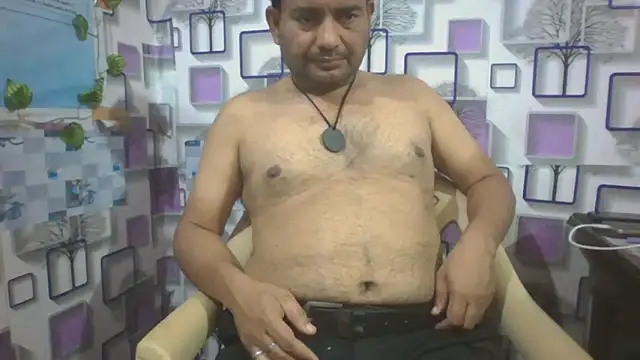 Snapshot of KUMA_500 chatting on February 25, 2:01 am KUMA 500 online show from February 25, 2:01 am