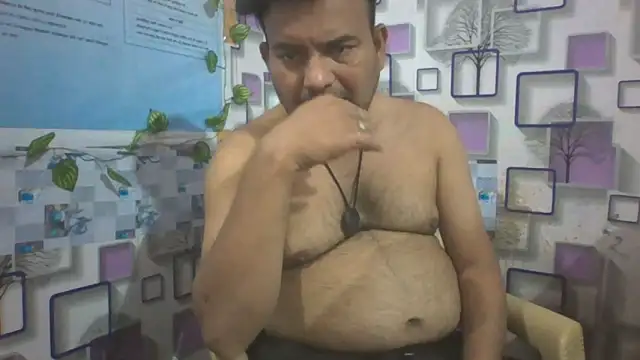 Snapshot of KUMA_500 chatting on January 6, 2:43 pm KUMA 500 online show from January 6, 2:43 pm