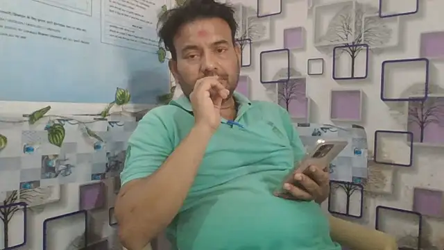 Snapshot of KUMA_500 chatting on February 4, 8:42 am KUMA 500 online show from February 4, 8:42 am