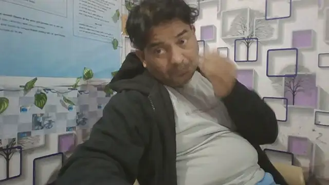 Snapshot of KUMA_500 chatting on January 19, 2:37 am KUMA 500 online show from January 19, 2:37 am