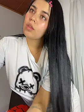 Snapshot of sophyy_white chatting on July 1, 5:30 am sophyy white online show from July 1, 5:30 am