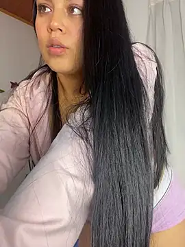 Snapshot of sophyy_white chatting on July 3, 5:47 am sophyy white online show from July 3, 5:47 am