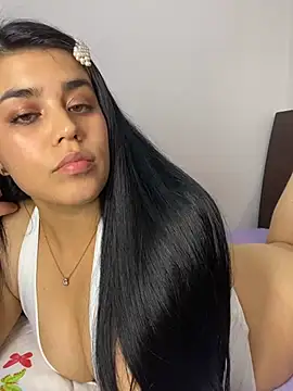 Snapshot of sophyy_white chatting on July 6, 5:14 am sophyy white online show from July 6, 5:14 am
