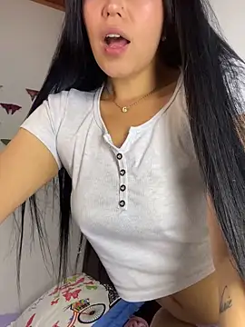 sophyy white online show from April 9, 11:11 pm