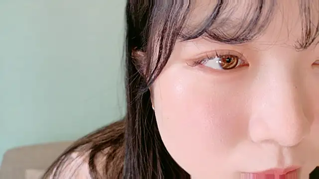   Yui  online show from April 24, 12:45 am