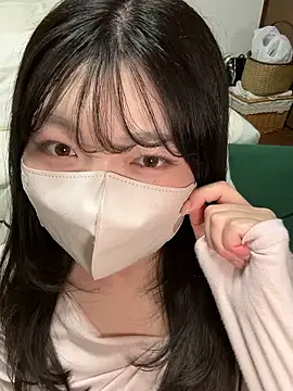   Yui  online show from April 5, 12:01 pm