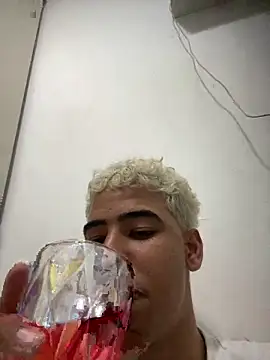 lzinho9153 online show from February 26, 12:10 am