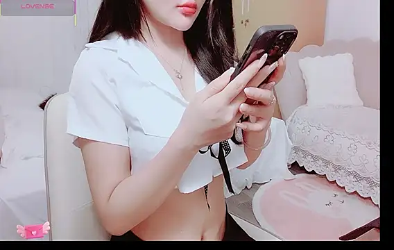 Junnatalie   online show from May 17, 6:13 am