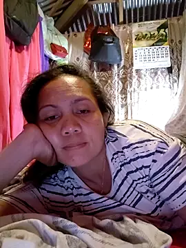 Snapshot of prettymomma24xx chatting on June 21, 8:31 am prettymomma24xx online show from June 21, 8:31 am