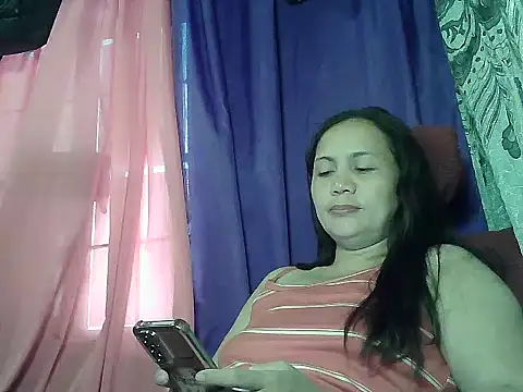 Snapshot of prettymomma24xx chatting on July 5, 11:11 pm prettymomma24xx online show from July 5, 11:11 pm