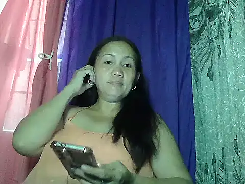 Snapshot of prettymomma24xx chatting on June 28, 2:29 am prettymomma24xx online show from June 28, 2:29 am
