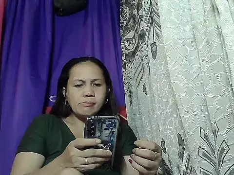prettymomma24xx online show from May 14, 9:23 pm
