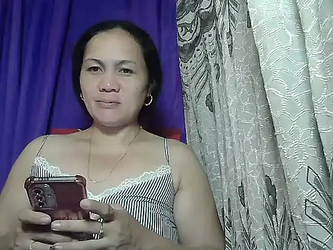 Snapshot of prettymomma24xx chatting on June 19, 7:52 pm prettymomma24xx online show from June 19, 7:52 pm