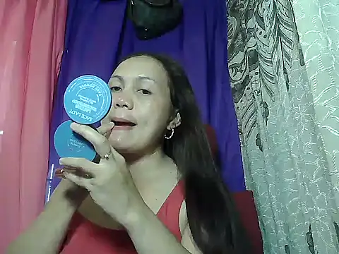 Snapshot of prettymomma24xx chatting on July 8, 1:52 am prettymomma24xx online show from July 8, 1:52 am