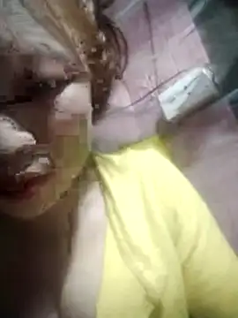 Snapshot of Thidiemz03 chatting on February 24, 2:40 pm Thidiemz03 online show from February 24, 2:40 pm