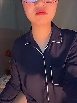 Snapshot of Bong_lovelyy chatting on January 8, 1:00 am Bong lovelyy online show from January 8, 1:00 am