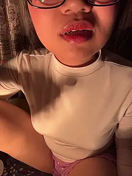 Snapshot of Bong_lovelyy chatting on January 10, 2:34 pm Bong lovelyy online show from January 10, 2:34 pm