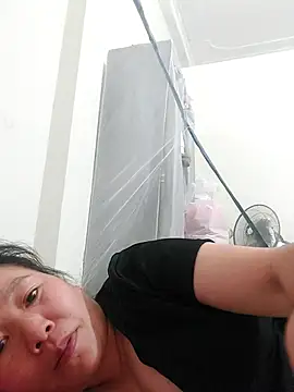 donaaa2 online show from April 1, 1:52 pm