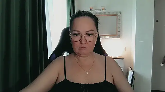 Snapshot of infinity_loveliness chatting on July 18, 6:44 am infinity loveliness online show from July 18, 6:44 am