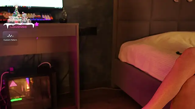 Snapshot of hey_Melanie chatting on January 8, 7:25 am hey Melanie online show from January 8, 7:25 am