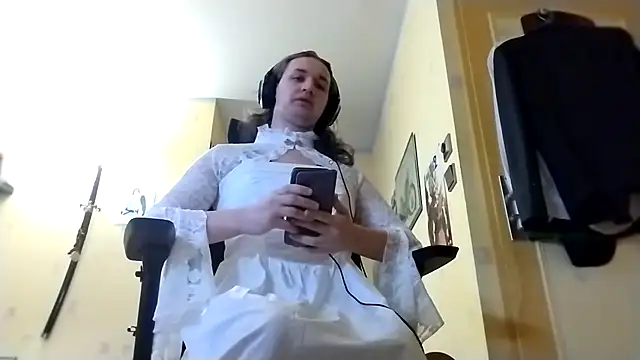 julialafemboy59 online show from February 9, 10:02 am