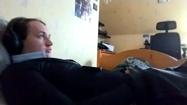 julialafemboy59 online show from February 27, 1:22 pm