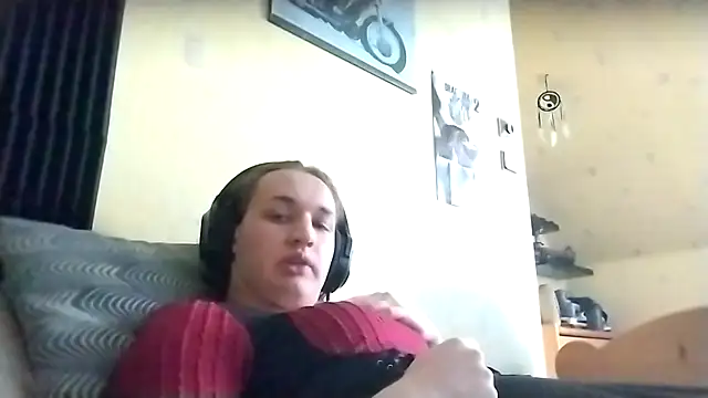 julialafemboy59 online show from February 2, 1:10 pm