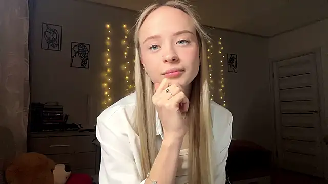 LatashiaOrcutt online show from January 15, 4:32 pm