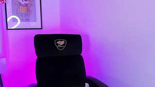 Snapshot of soffy_hilltom chatting on February 14, 11:43 am soffy hilltom online show from February 14, 11:43 am