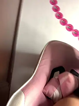 DulcePiink online show from March 3, 7:54 pm