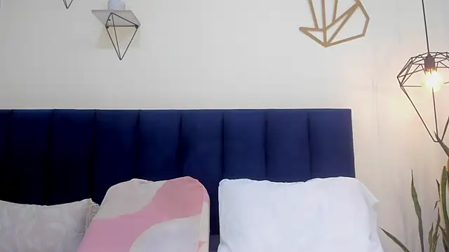 mayaevansmg online show from April 1, 12:17 pm