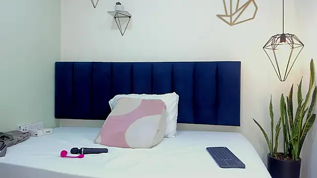 Snapshot of mayaevansmg chatting on February 20, 12:18 pm mayaevansmg online show from February 20, 12:18 pm