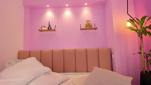 Snapshot of mayaevansmg chatting on January 17, 1:26 pm mayaevansmg online show from January 17, 1:26 pm