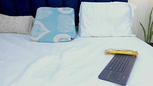 mayaevansmg online show from March 13, 12:10 pm