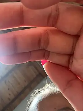 luucywilliams online show from February 5, 7:10 pm