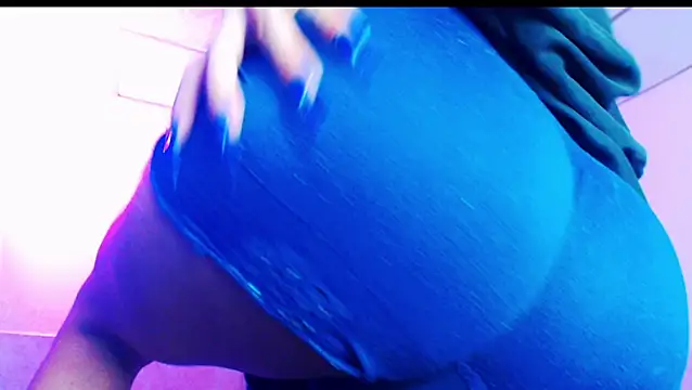 Snapshot of jazmin_wolf chatting on February 15, 12:37 pm jazmin wolf online show from February 15, 12:37 pm