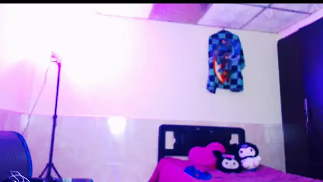 Snapshot of jazmin_wolf chatting on February 19, 12:02 pm jazmin wolf online show from February 19, 12:02 pm